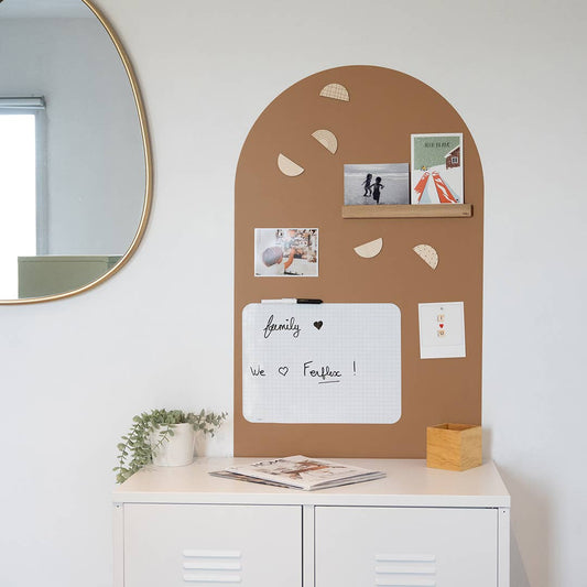 Tablă magnetică tip arc, culoare caramel, pentru camera copilului sau birou – NESTEVA