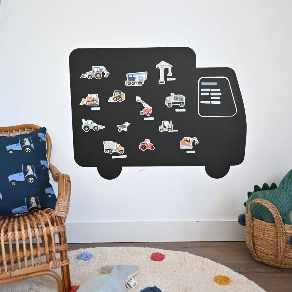 Joc magnetic cu utilaje de construcții folosit pe tablă magnetică.